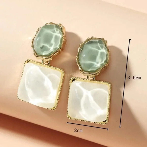 Brand New Earrings Green White - Picture 3 of 4
